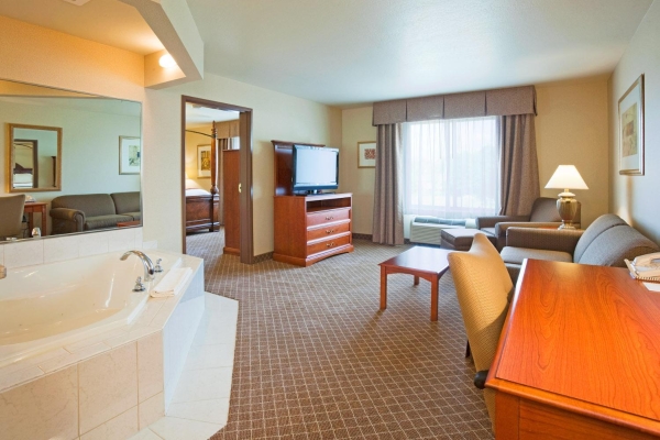 Holiday Inn Express & Suites WAUSAU